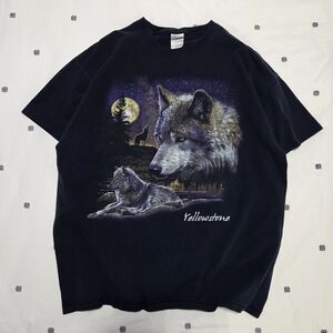 Vintage Yellowstone National Park graphic T-shirt